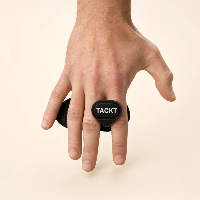 Central tab between fingers and uncovered wrist