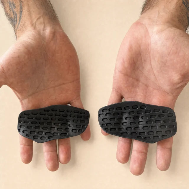 TACKT Fitness Grips positioned against both hands